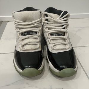 Air Jordan Concord 11’s.